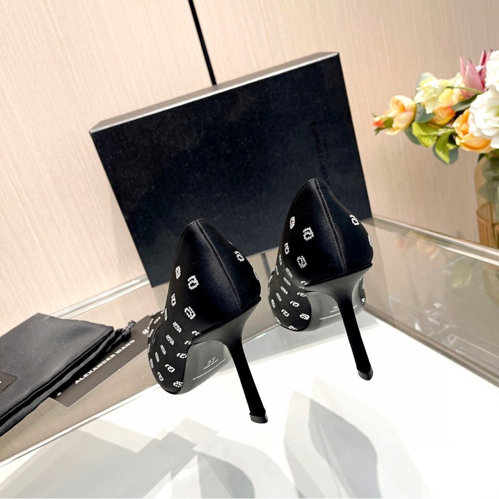 Elegant Black Patterned Heels - image 3